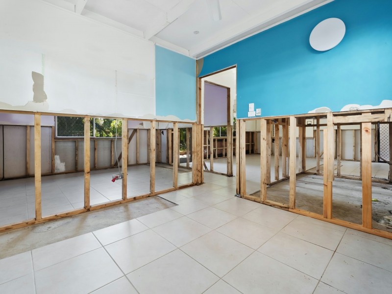 15 Mimosa Street, Holloways Beach QLD 4878