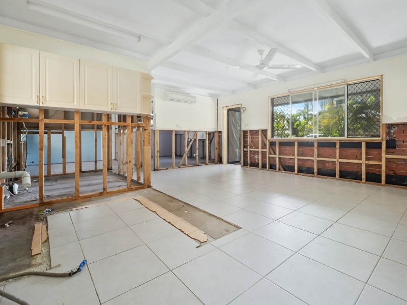 15 Mimosa Street, Holloways Beach QLD 4878