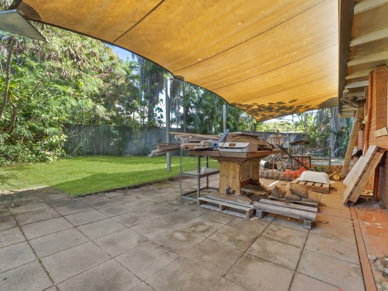 15 Mimosa Street, Holloways Beach QLD 4878