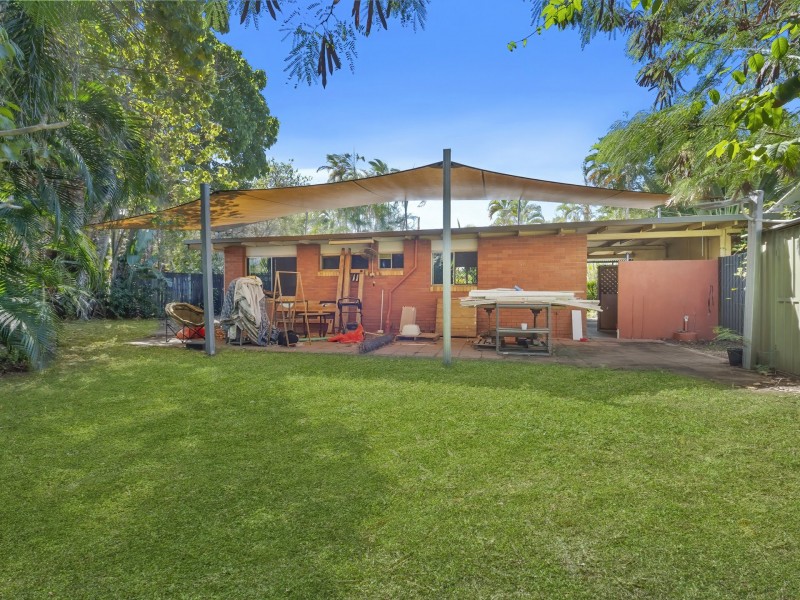 15 Mimosa Street, Holloways Beach QLD 4878