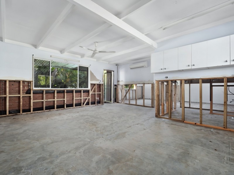 15 Mimosa Street, Holloways Beach QLD 4878