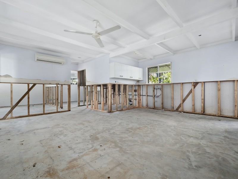 15 Mimosa Street, Holloways Beach QLD 4878