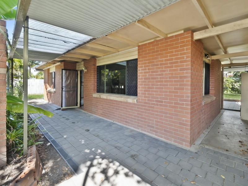 15 Mimosa Street, Holloways Beach QLD 4878