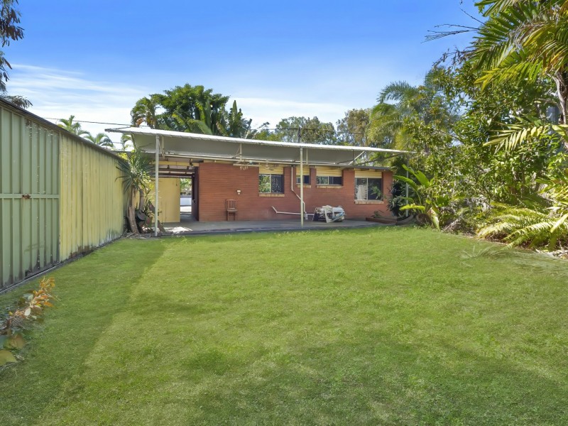 15 Mimosa Street, Holloways Beach QLD 4878