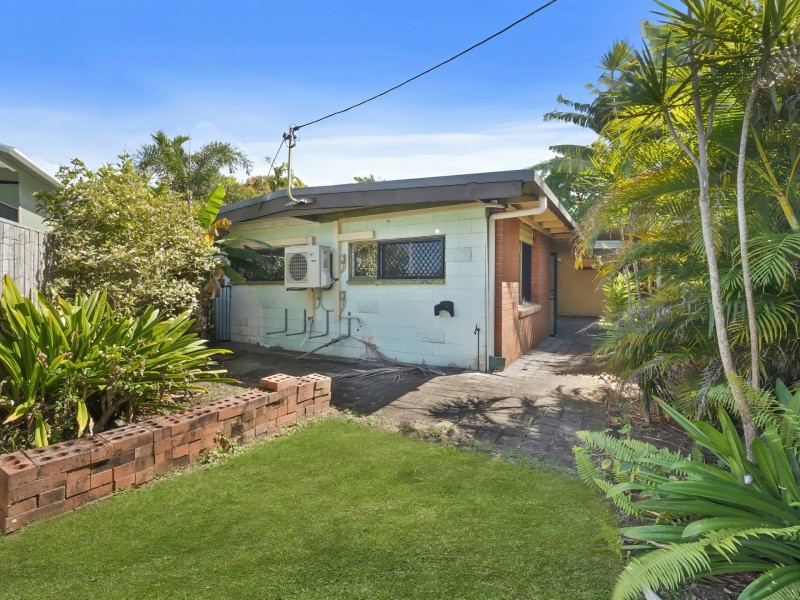 15 Mimosa Street, Holloways Beach QLD 4878