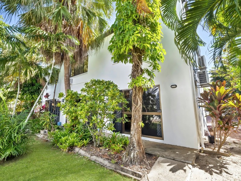 2/17 Rutherford Street, Yorkeys Knob QLD 4878