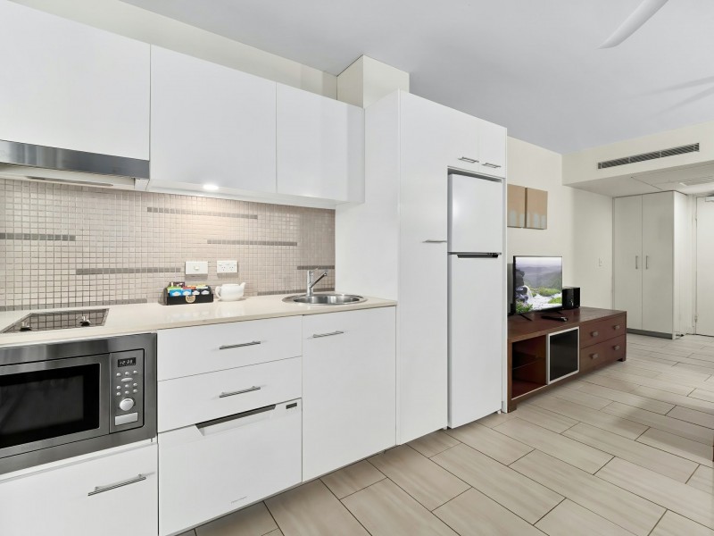 2407/2-22 Veivers Road, Palm Cove QLD 4879