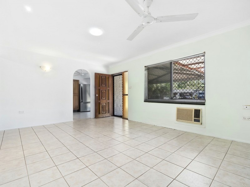 6 Tarana Close, Caravonica QLD 4878