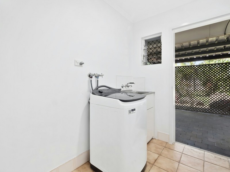 6 Tarana Close, Caravonica QLD 4878