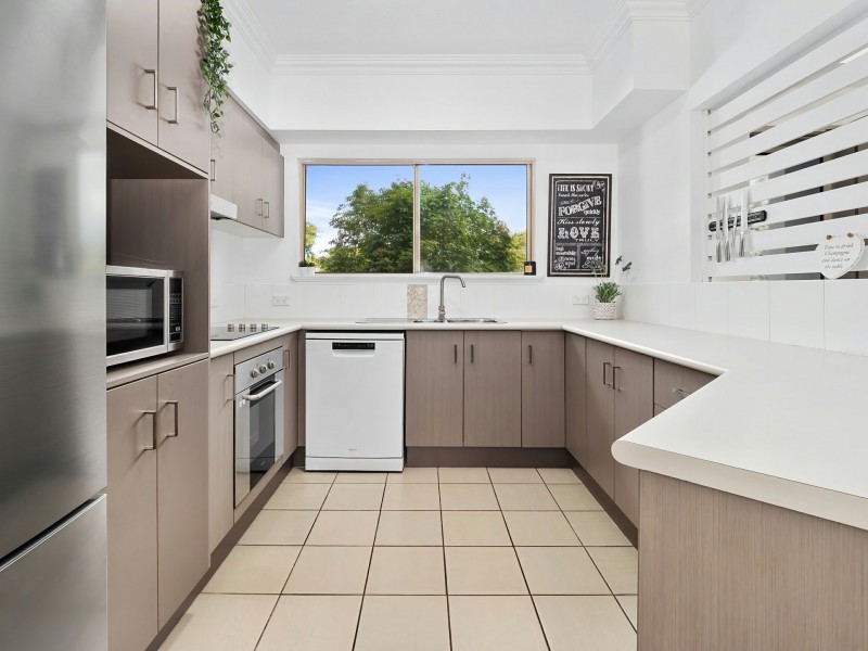 215/55-57 Clifton Road, Clifton Beach QLD 4879