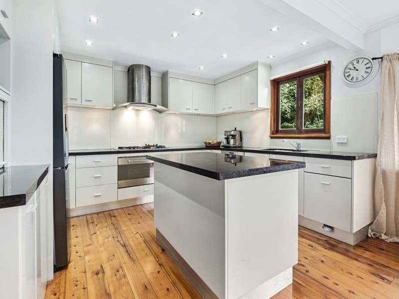 302 Toogood Road, Bayview Heights QLD 4868