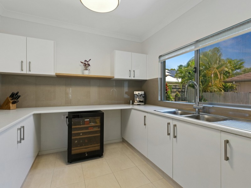 6 Lillian Rd, Palm Cove QLD 4879