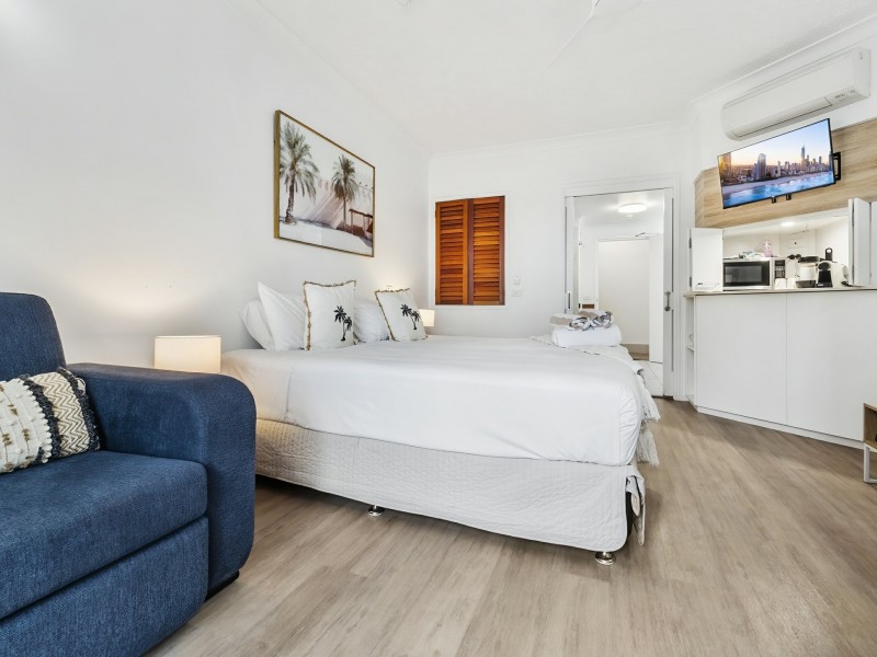 202/139-143 Williams Esplanade, Palm Cove QLD 4879