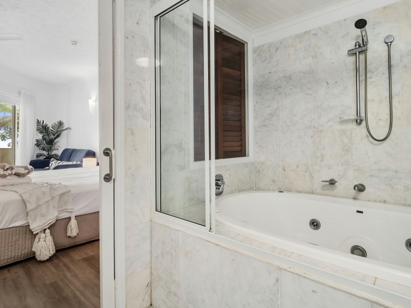 202/139-143 Williams Esplanade, Palm Cove QLD 4879