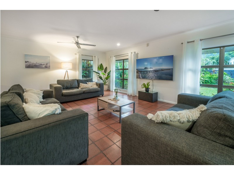 7 Talpa Close, Palm Cove QLD 4879