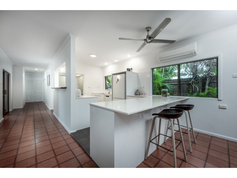 7 Talpa Close, Palm Cove QLD 4879