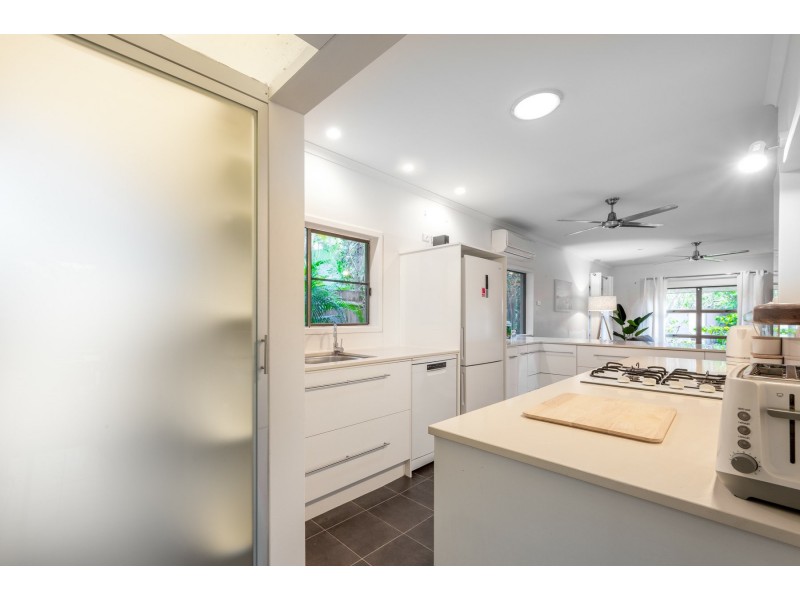 7 Talpa Close, Palm Cove QLD 4879