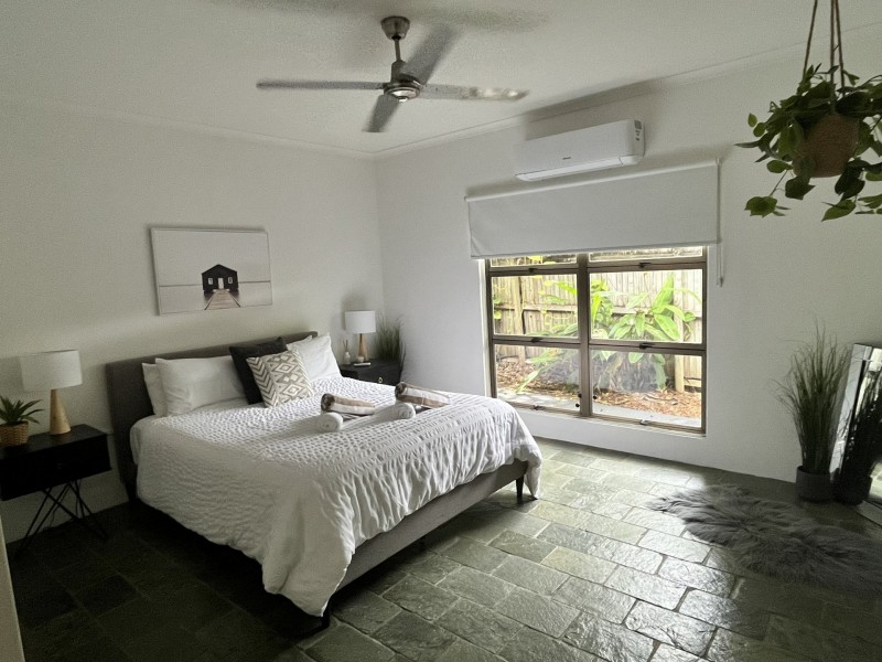 7 Talpa Close, Palm Cove QLD 4879