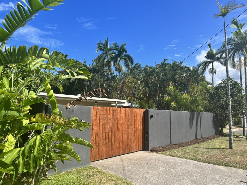 7 Talpa Close, Palm Cove QLD 4879