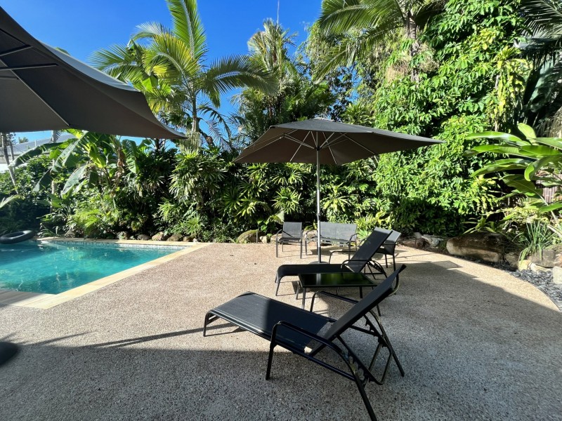 7 Talpa Close, Palm Cove QLD 4879