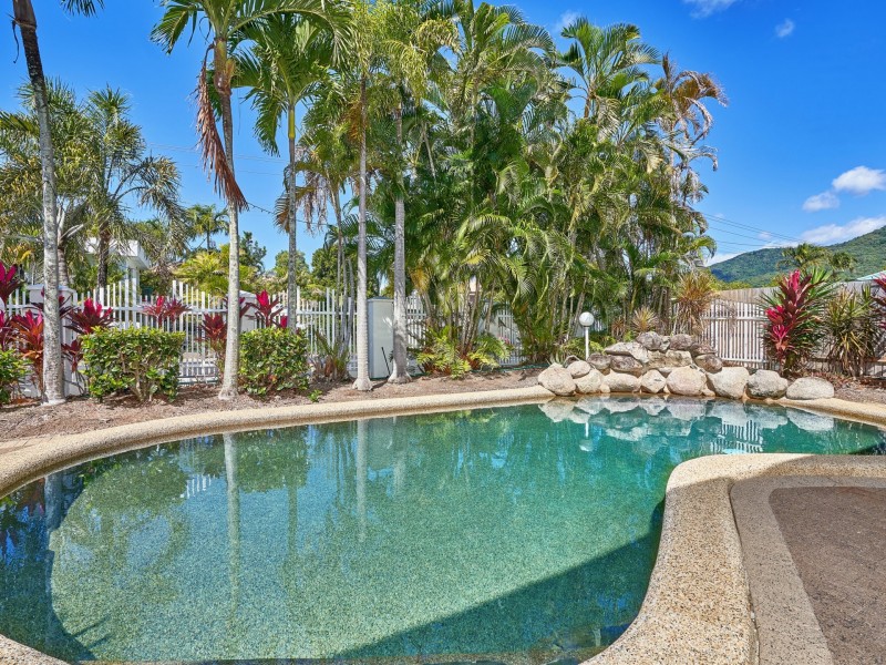 2/70-72 Cedar Road, Palm Cove QLD 4879