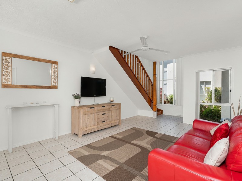 2/70-72 Cedar Road, Palm Cove QLD 4879