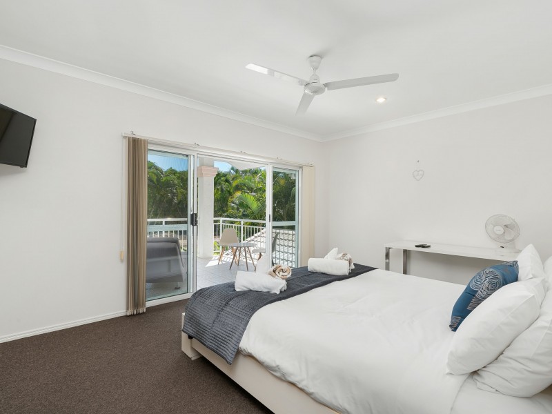 2/70-72 Cedar Road, Palm Cove QLD 4879