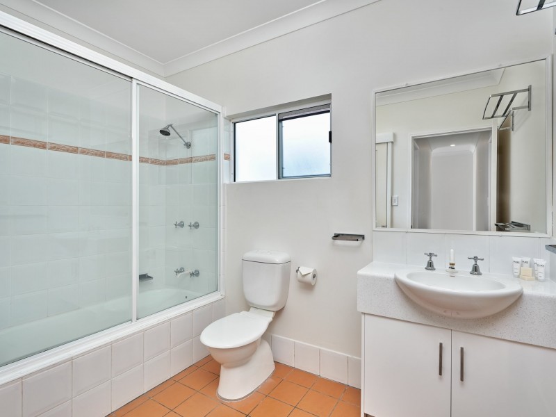 2/70-72 Cedar Road, Palm Cove QLD 4879