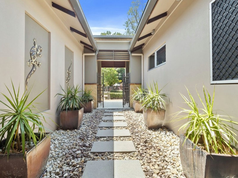 21 Aurelia Road, Palm Cove QLD 4879