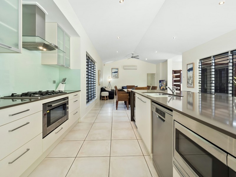 21 Aurelia Road, Palm Cove QLD 4879