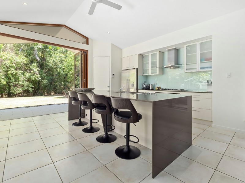 21 Aurelia Road, Palm Cove QLD 4879