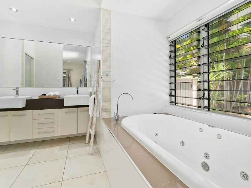 21 Aurelia Road, Palm Cove QLD 4879