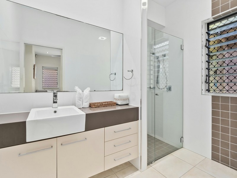 21 Aurelia Road, Palm Cove QLD 4879