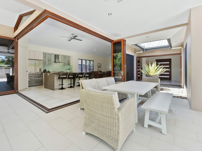 21 Aurelia Road, Palm Cove QLD 4879