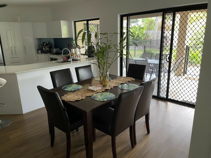 6 Kentia St, Palm Cove QLD 4879