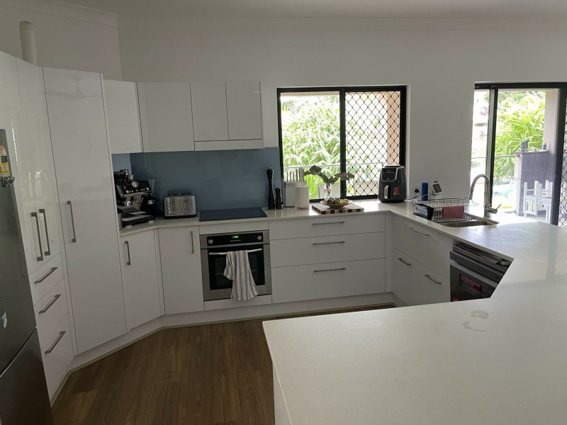 6 Kentia St, Palm Cove QLD 4879