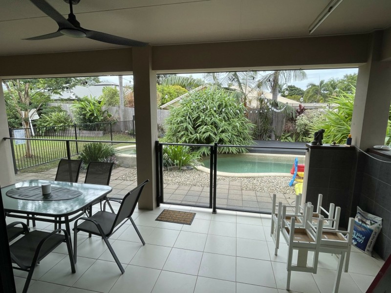 6 Kentia St, Palm Cove QLD 4879