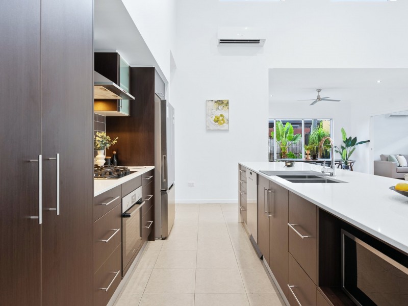 6 Pambula Close, Kewarra Beach QLD 4879