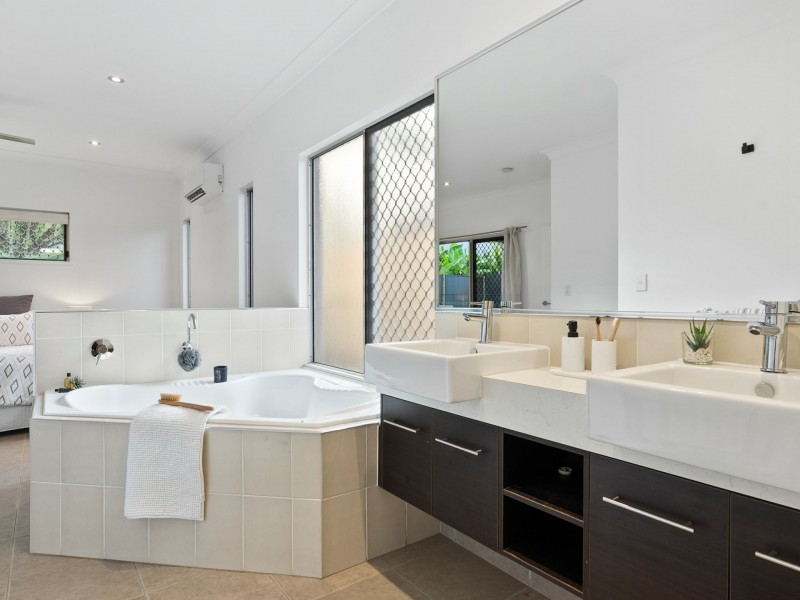 6 Pambula Close, Kewarra Beach QLD 4879