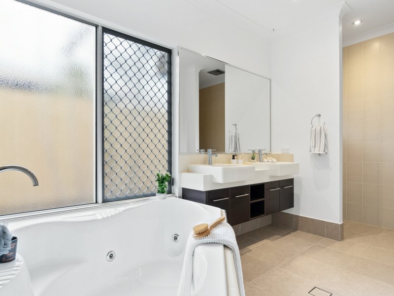 6 Pambula Close, Kewarra Beach QLD 4879