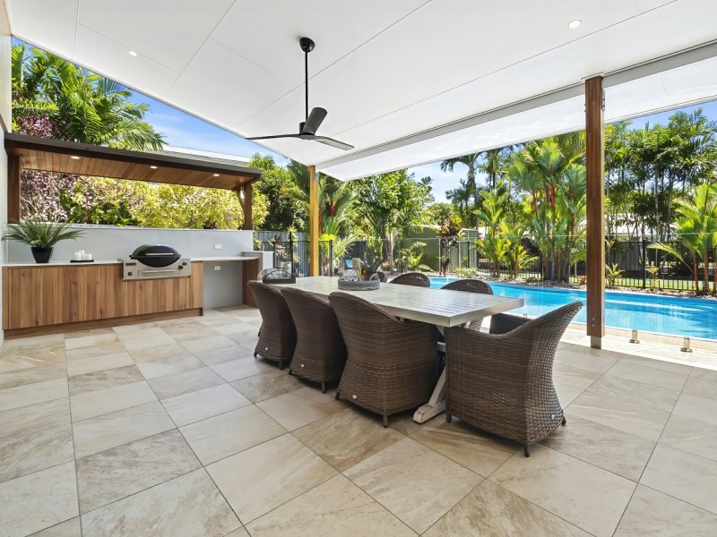 2 Ribbon Close, Clifton Beach QLD 4879