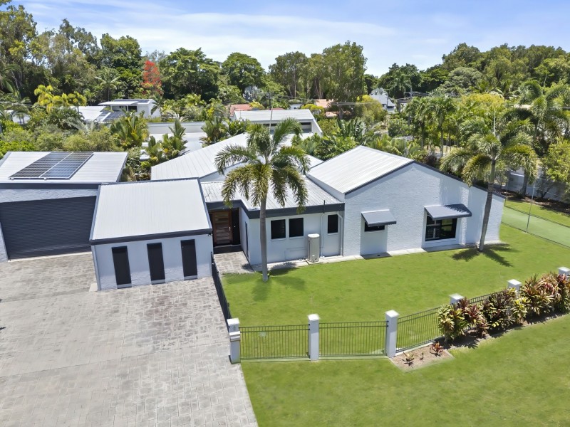 2 Ribbon Close, Clifton Beach QLD 4879