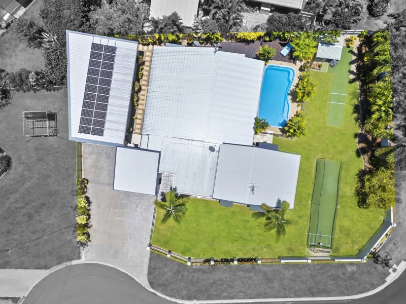 2 Ribbon Close, Clifton Beach QLD 4879