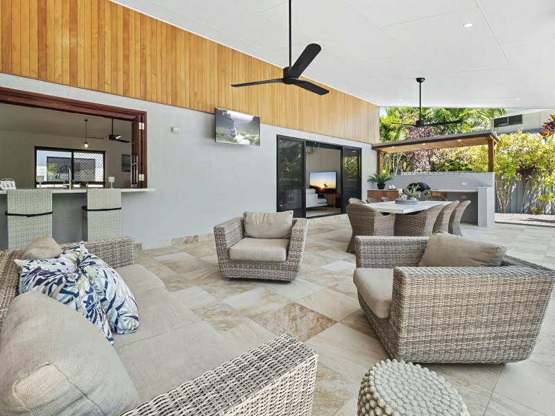 2 Ribbon Close, Clifton Beach QLD 4879