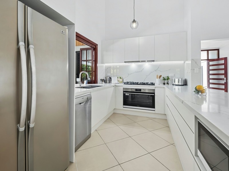 2 Ribbon Close, Clifton Beach QLD 4879