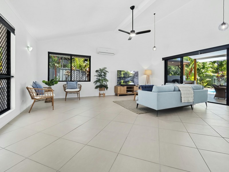 2 Ribbon Close, Clifton Beach QLD 4879
