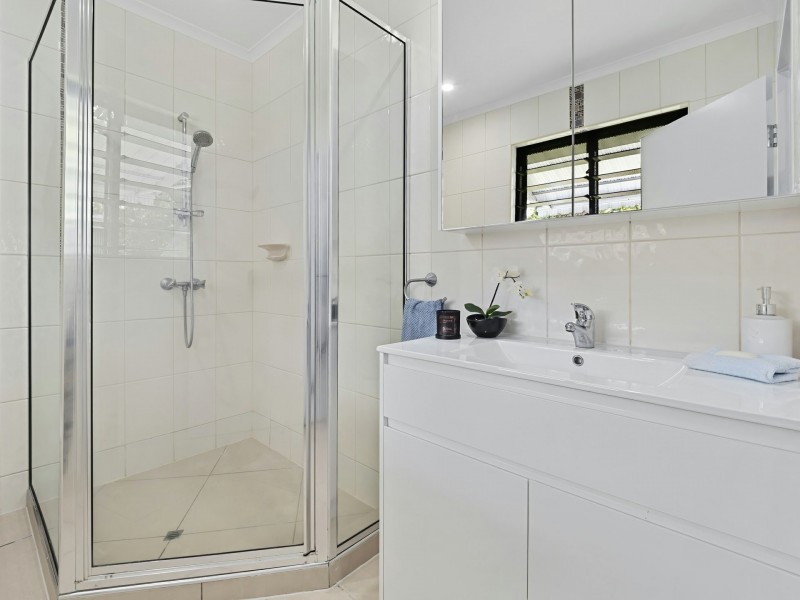 2 Ribbon Close, Clifton Beach QLD 4879