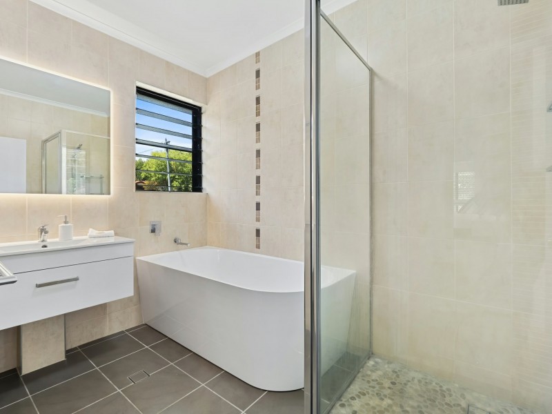 2 Ribbon Close, Clifton Beach QLD 4879