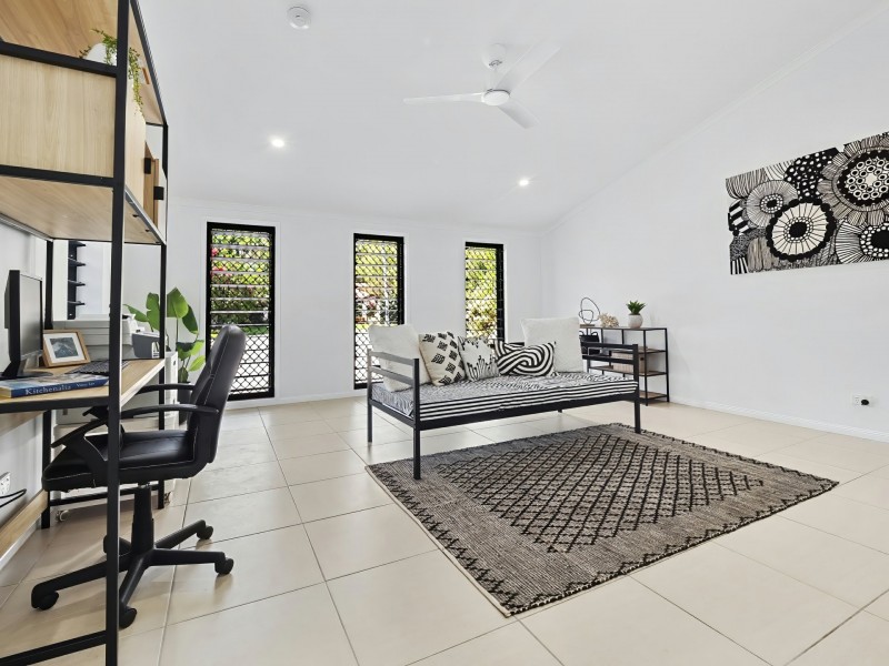 2 Ribbon Close, Clifton Beach QLD 4879