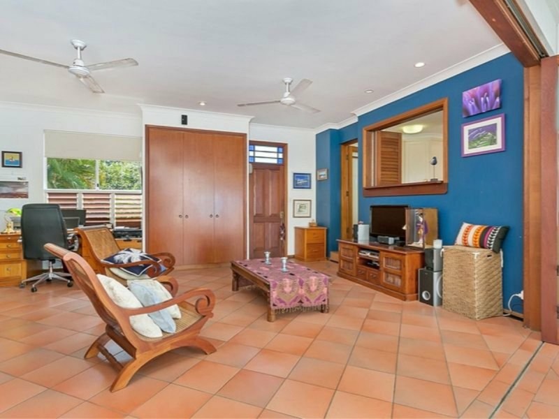 4 Turtle Close, Clifton Beach QLD 4879